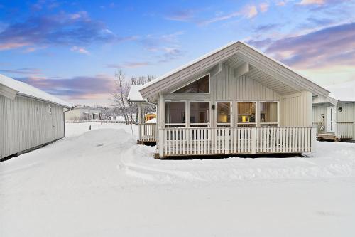 Deluxe Lodge- Garden view image 2
