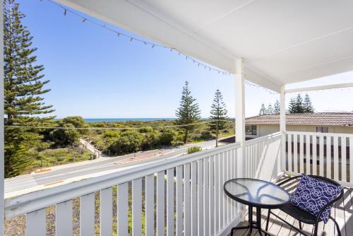 Singleton Beach Holiday House 4 Bedroom - EXECUTIVE ESCAPES