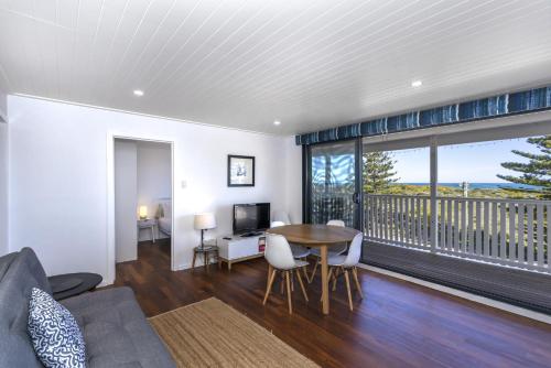 Singleton Beach Holiday House 4 Bedroom - EXECUTIVE ESCAPES