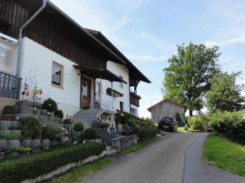 B&B Grafenwiesen - Ferienwohnung Waldweg - Bed and Breakfast Grafenwiesen