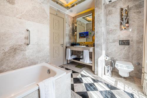 room detail thumbnail 2