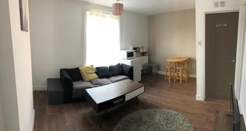 Blue house - Accommodation - Lincoln