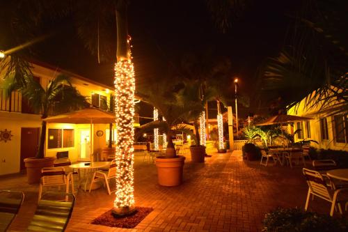 Surf Side Resort - 출입구