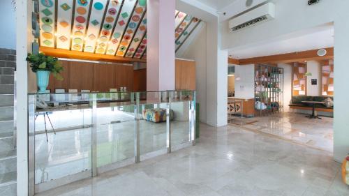 Lobby, UrbanView @ Lacson Street Bacolod City by RedDoorz in Bacolod (Negros Occidental)