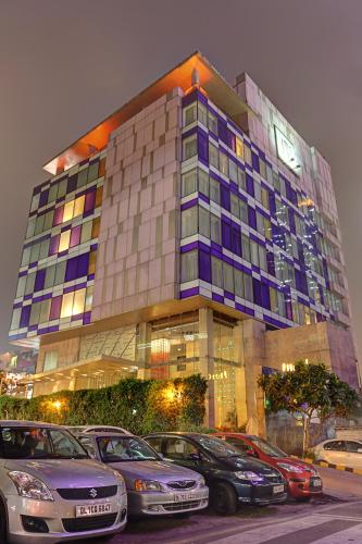 Mosaic Hotel - Noida - Hindon River