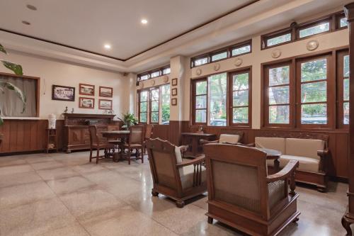 Lobby, RedDoorz near Simpang Dago 2 in Sekeloa