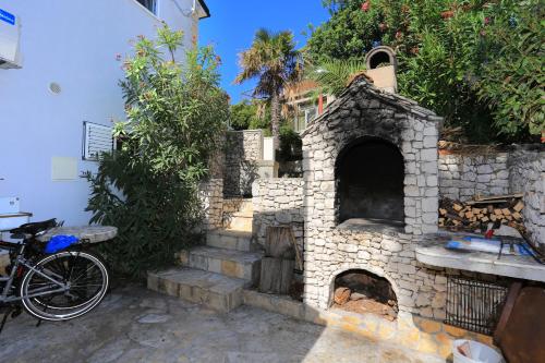 Apartments by the sea Rogoznica - 13012 - image 10