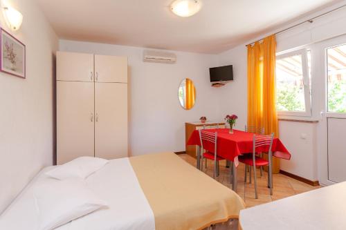 One-Bedroom Apartment with Terrace image 2