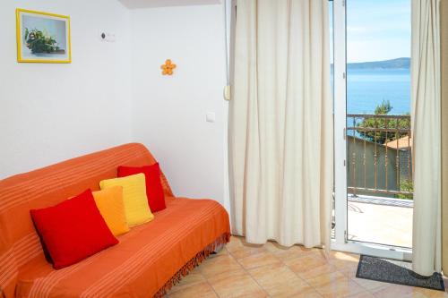 One-Bedroom Apartment with Balcony and Sea View image 7