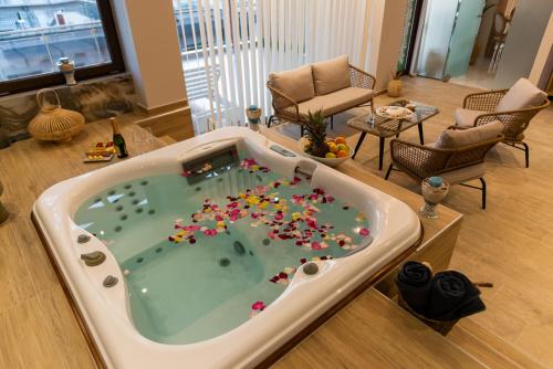 อ่างแช่น้ำร้อน, AGORA luxury BOUTIQUE HOTEL in เลาทราคี