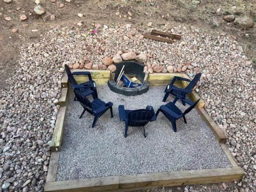 Antlers Ridge, Private Hot Tub, 3 Decks, MTN Views in Woodland Park, USA