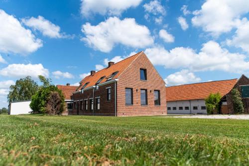 Farmhouse Hoeve Den Ast 5 separate bedrooms with bathrooms cottage Zandberg