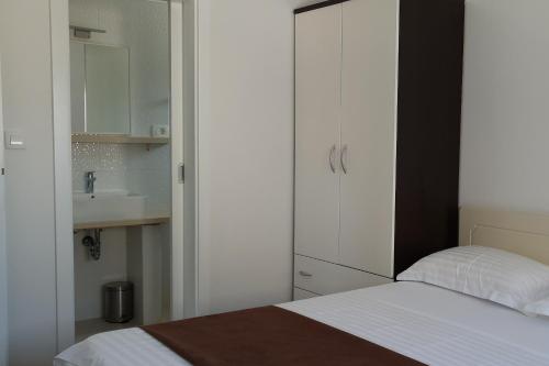 Two-Bedroom Apartment with Terrace and Sea View image 9