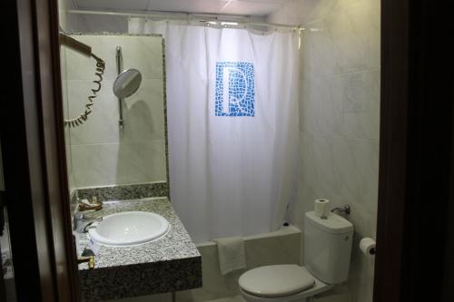 Ramblas Hotel - image 12
