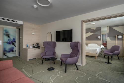 Suite with Wellness and Fitness Access
