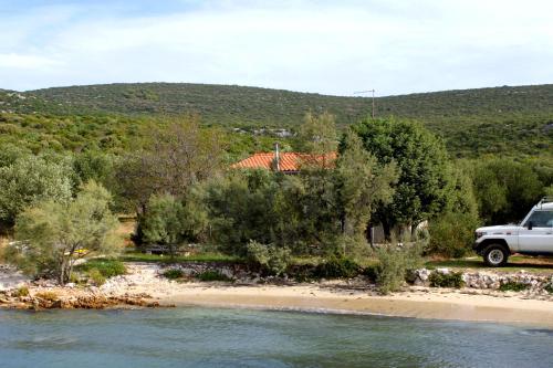  Secluded fisherman´s cottage Cove Zuborovica, Pasman - 321, Pension in Mrljane bei Pinizelić