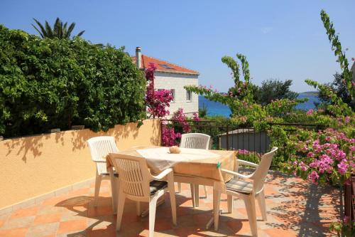 Two-Bedroom Apartment with Terrace and Sea View image 5