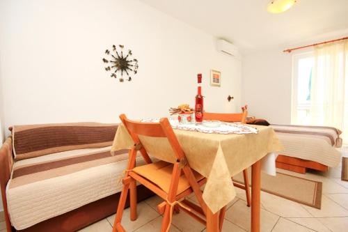 Studio with Balcony and Sea View image 5