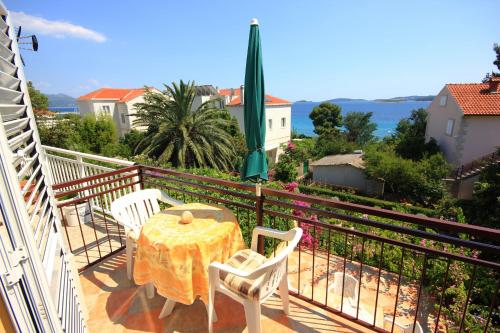 Studio with Balcony and Sea View image 2