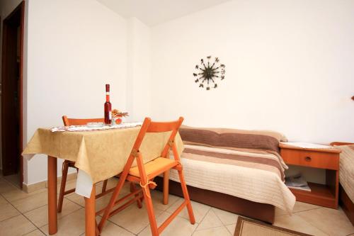 Studio with Balcony and Sea View image 4