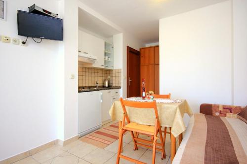 Studio with Balcony and Sea View image 3