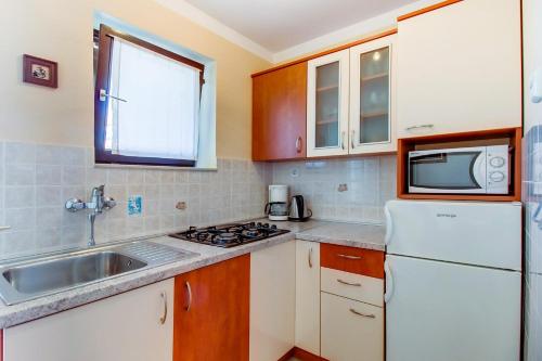 Apartments with a parking space Mali Losinj (Losinj) - 376 - image 8