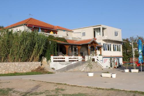  Apartments by the sea Mrljane, Pasman - 319 in Neviđane