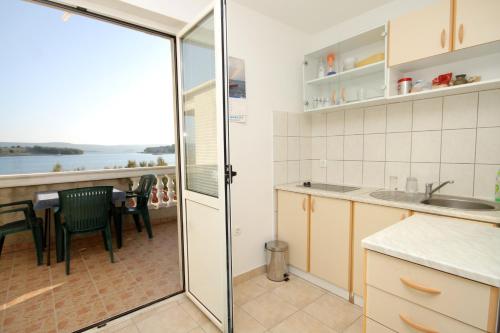 Apartments by the sea Mrljane Pasman - 319 - image 13