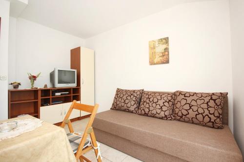 One-Bedroom Apartment with Balcony and Sea View image 9