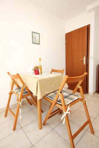 One-Bedroom Apartment with Balcony and Sea View image 8