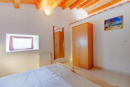 One-Bedroom Apartment with Balcony and Sea View image 8