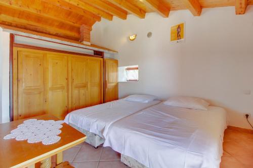 One-Bedroom Apartment with Balcony and Sea View image 10