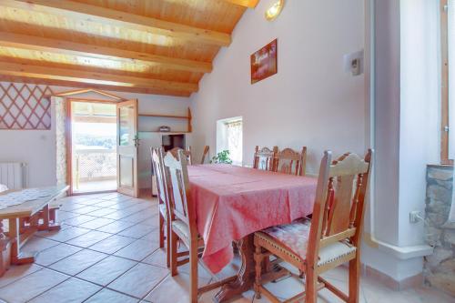 One-Bedroom Apartment with Balcony and Sea View image 3
