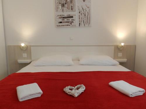 One-Bedroom Apartment with Balcony image 6