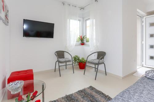 Apartments by the sea Tribunj Vodice - 15233 - image 13