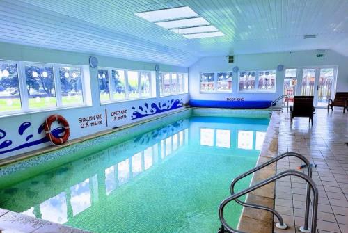 Swimming pool, Delightful 3-bedroom static caravan with loch view in Glenluce