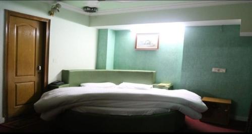 Abhi International Hotel