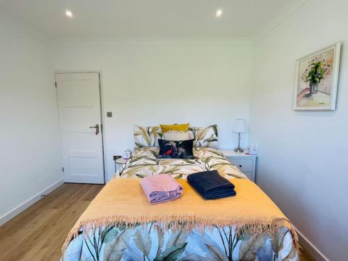 Rooms in a beautiful house with free on St parking in Hove