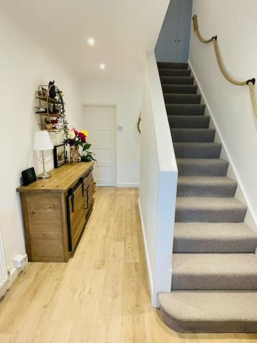 Rooms in a beautiful house with free on St parking in Hove