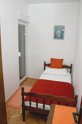Apartments with a parking space Bilo Primosten - 12868 - image 4
