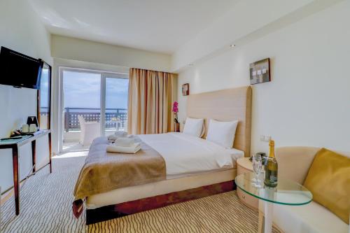 2 twin beds