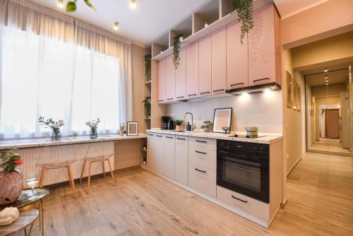 One-Bedroom Apartment image 4