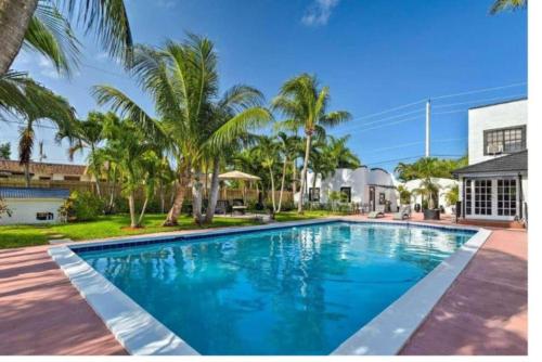 Swimming pool, Villa W Ocean Ave Cheerful 2 bedroom Villa with Heated Pool in Leisureville