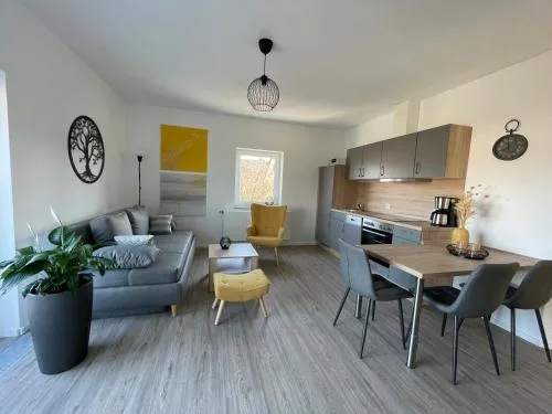 Moderne Wohnung mit Balkon inmitten der Lausitz in Bernsdorf, Deutschland