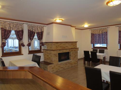 Merlot Borhotel és Látványpince (Merlot Borhotel es Latvanypince) in Edelény