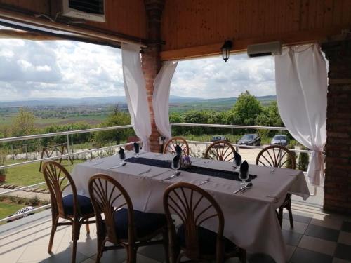 Merlot Borhotel és Látványpince (Merlot Borhotel es Latvanypince) in Edelény