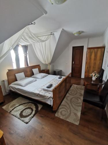 1 queen bed