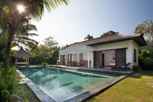 Villa Markisa Echo Beach - Tap to explore photos