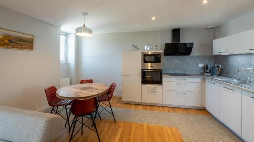 Kitchen, L'Aubrac, T2 classe meuble de tourisme in Rodez