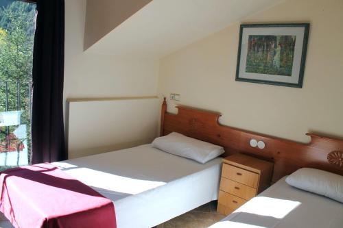 Apartamentos Anem 3000 Ideally located in the prime touristic area of Ordino, Apartamentos Anem 3000 promises a relaxing and wonderful visit. Offering a variety of facilities and services, the hotel provides all you need fo